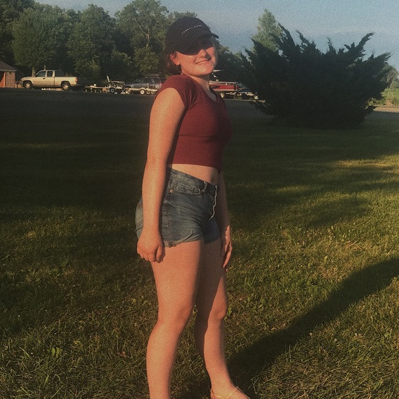 Poshmark profile picture for @surprisingly